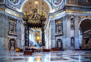 EUROPE, ITALY, VATICAN, OCTOBER, 12, 2015 - Aziz Peter Papalık Bazilikası 'nın fantastik iç mimarisi Rönesans ve Barok mimari tarzlarının lüks ve kombinasyonuyla etkiler.