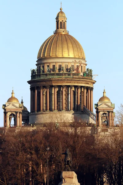 Saint Isaac cathedral in St. Petersburg — Stock Photo, Image