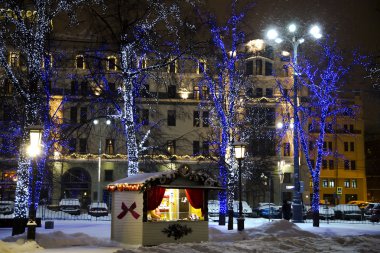 Yeni yıl sokak dekor Moskova geceleri