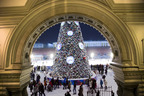 Neujahrsbaum auf dem Roten Platz in Moskau — Stockfoto