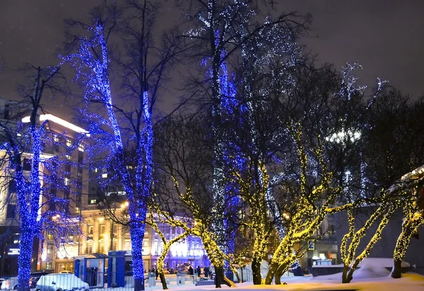 Decorazione di strada di anno nuovo in Mosca di notte — Foto Stock