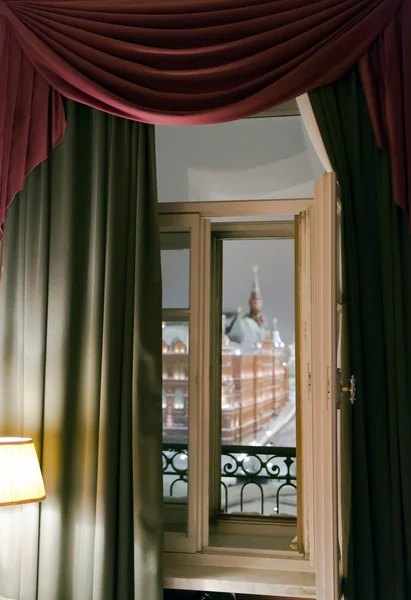 Vista nocturna desde la ventana del Hotel Nacional en la Plaza Manege —  Fotos de Stock