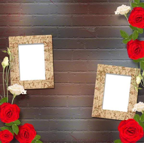 漂亮的贺卡与束红玫瑰 — 图库照片