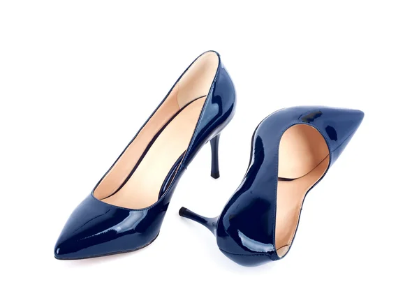 Vackra blå klassiska kvinnor skor isolerad på vit bakgrund — Stockfoto
