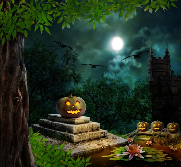 Halloween pumpkins in yard of old house night in bright moonligh — Stock Photo, Image