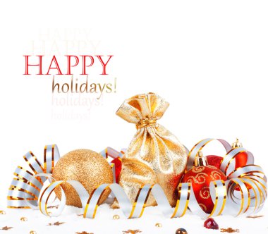 Kırmızı Noel top ve beyaz b izole hediyeler ile altın paket