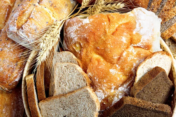 Pan de centeno y harina de trigo de molienda en bruto —  Fotos de Stock