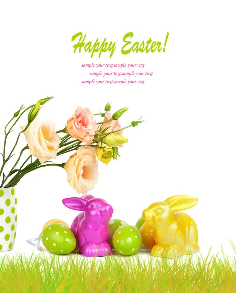 Easter eggs, bunnies and fun bouquet of flowers isolated on whit — Stock Photo, Image