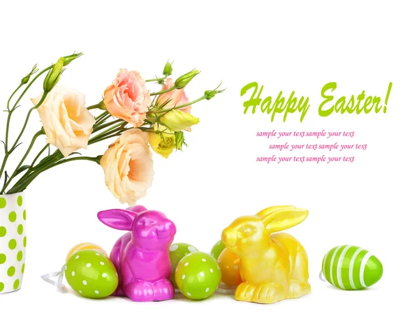 Easter eggs, bunnies and fun bouquet of flowers isolated on whit — Stock Photo, Image