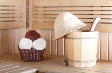 kova su ile dinlenmek için Geleneksel Ahşap sauna ve