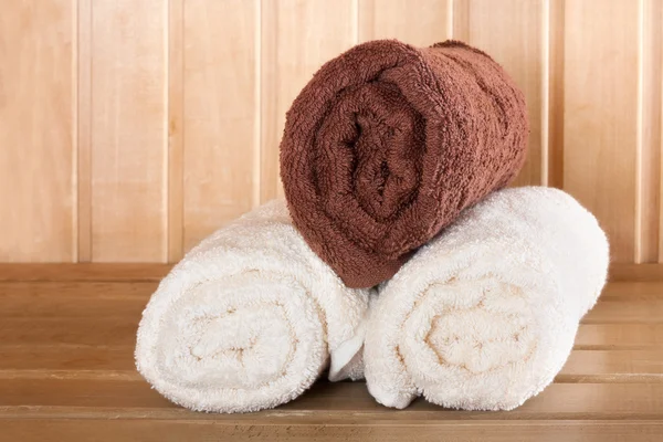 Traditional wooden sauna for relaxation with set of clean towels — Stock Photo, Image