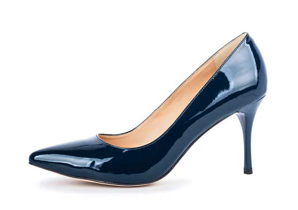 Синие классические женские туфли на белом фоне — стоковое фото
