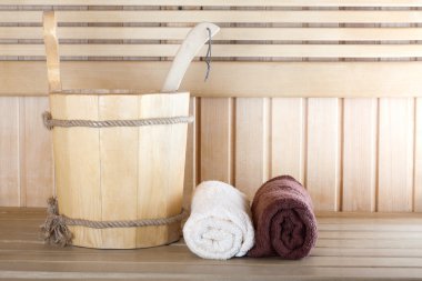 kova su ile dinlenmek için Geleneksel Ahşap sauna ve