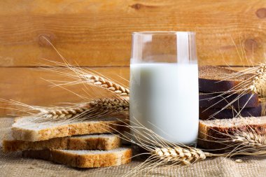 Çavdar ve buğday unu kaba taşlama ve fr bardak dan ekmek