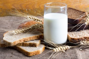 Çavdar ve buğday unu kaba taşlama ve fr bardak dan ekmek