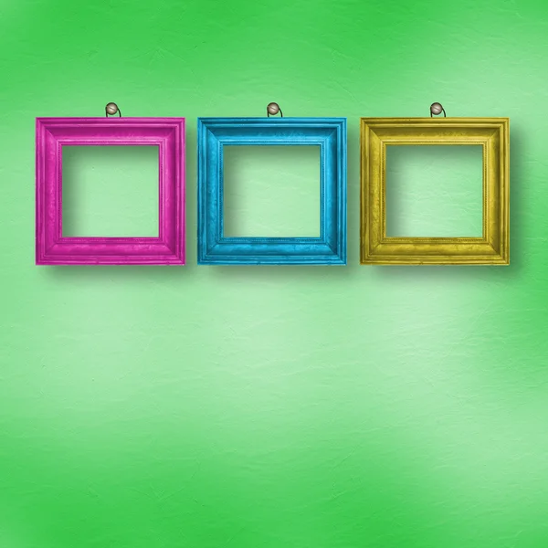 Veelkleurige heldere frames opknoping op de abstracte pastel backgr — Stockfoto