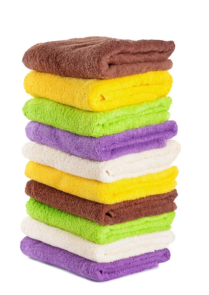 Stapel sauberer frischer Handtücher isoliert — Stockfoto