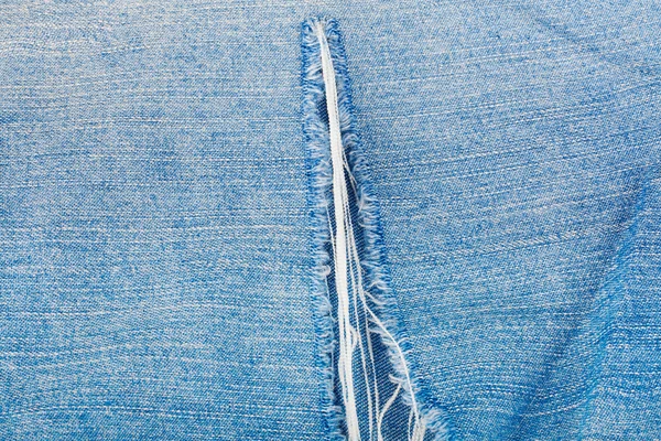 Vieux fond de jeans avec trou dans le scrapbook de style — Photo