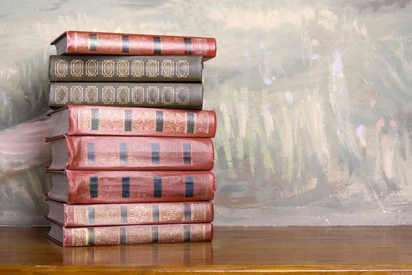 Volumes richement décorés de livres avec lettrage or — Photo