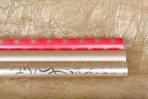 Rouleaux de papier d'emballage multicolore pour cadeaux — Photo