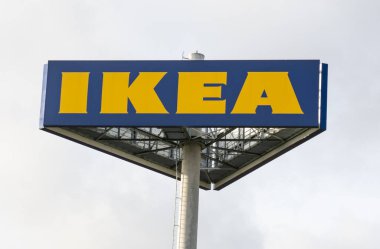 Riga, Letonya 5 Kasım 2020. IKEA 'nın büyük bir reklam panosu..
