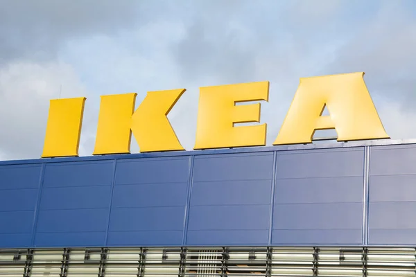 Рига Латвия Ноября 2020 Года Большой Знак Ikea Крыше Магазина — стоковое фото