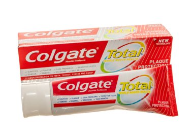 Riga, Letonya-25 Kasım 2020 Colgate diş macunu Colgate-Palmolive tarafından üretilen bir diş macunudur.