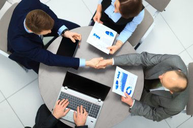 İşadamları el sallıyor. Üstten Görünüm