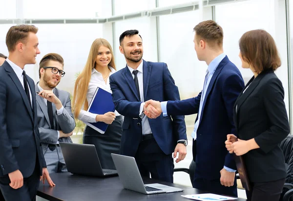 Grupo de empresarios seguros — Foto de Stock