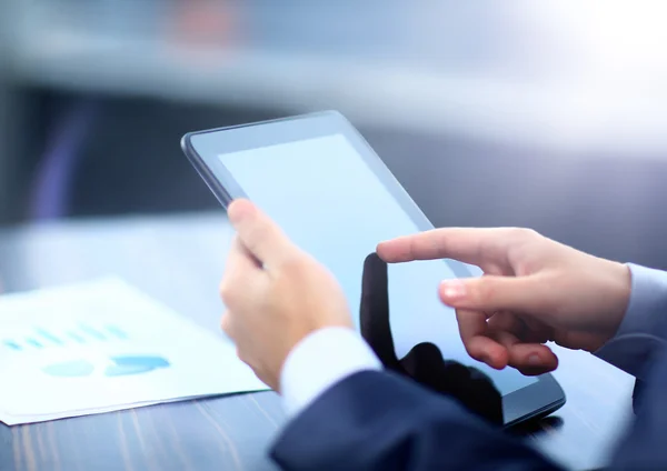 Man holding digital tablet — Stock Photo, Image