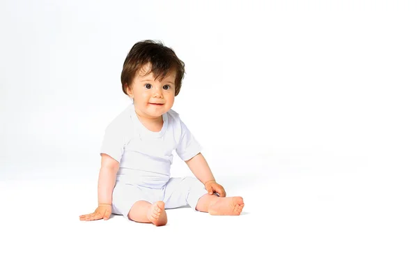 Bebé en pañal aislado sobre fondo blanco — Foto de Stock