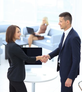 modern ofis iş el sıkışma