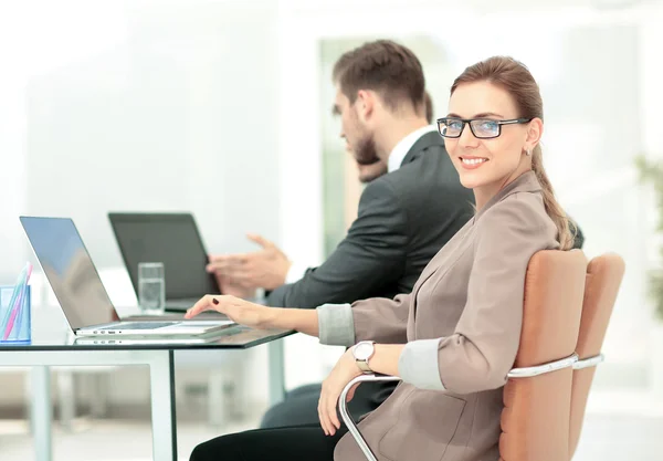 Erfolgreiche Unternehmensgruppe im Büro — Stockfoto