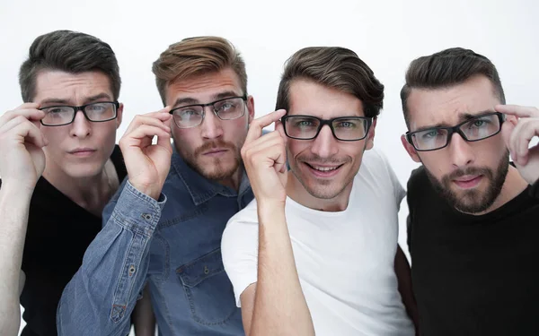 Close up de quatro colegas felizes trabalhando em óculos — Fotografia de Stock