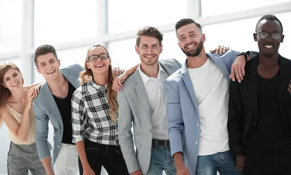 Professionelles Wirtschaftsanwaltsteam steht als Gruppe zusammen — Stockfoto