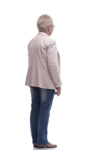 Sidovy. senior kvinna noggrant tittar på den vita skärmen — Stockfoto
