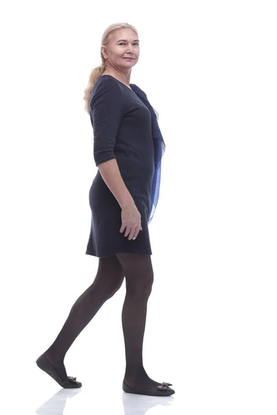 Vista lateral. confiante mulher madura dando um passo em frente — Fotografia de Stock