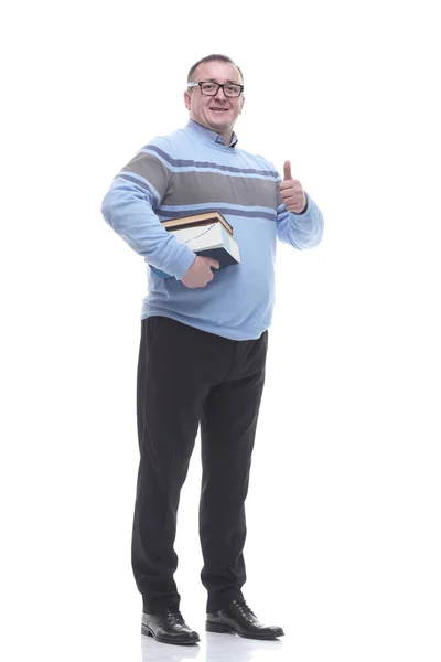 Hombre seguro de sí mismo con un montón de libros dando un pulgar hacia arriba —  Fotos de Stock