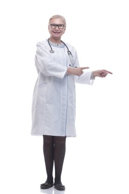 Tam gelişim. Gülümseyen doktor doğru yönü gösteriyor.