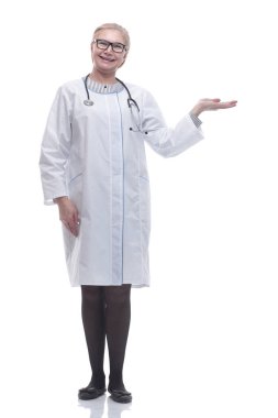 Tam gelişim. Gülümseyen doktor doğru yönü gösteriyor.