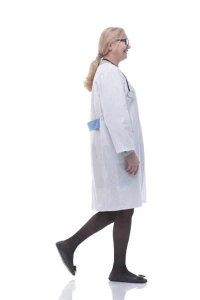 Side view. experienced female doctor stepping forward. — Stock Photo, Image