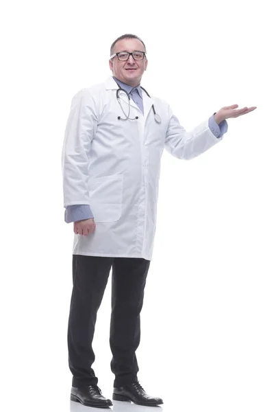Zkušený lékař s virtuálním objektem v dlani — Stock fotografie