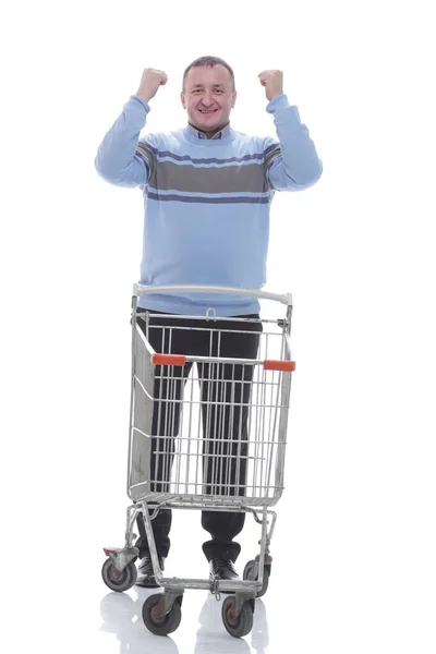 In vollem Wachstum. Selbstbewusster Mann mit Einkaufswagen — Stockfoto