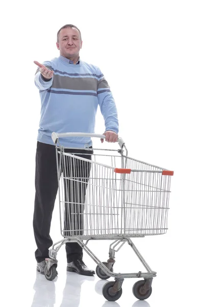 V plném růstu. jistý ležérní muž s nákupním vozíkem — Stock fotografie