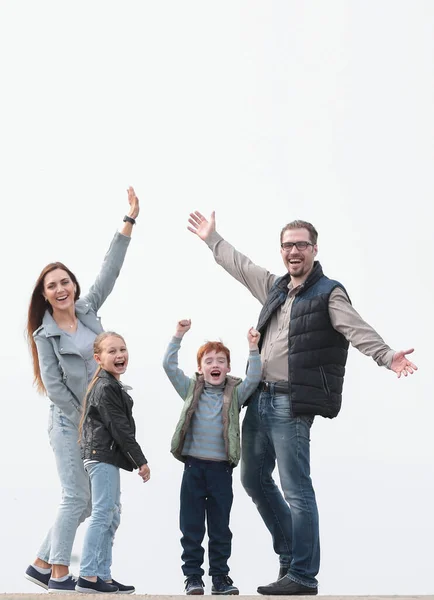 Gelukkig familie met kinderen staan samen — Stockfoto