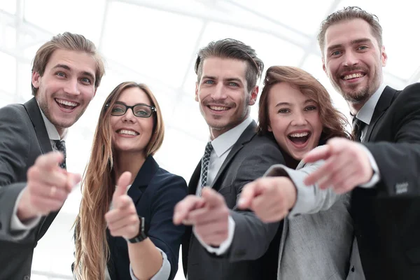 Un gruppo di uomini d'affari che ti indicano — Foto Stock