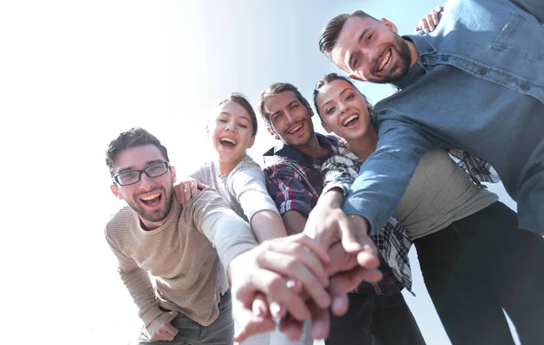 Creatief team, met handen aan elkaar geklemd — Stockfoto