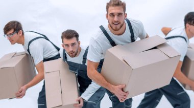 Sorumlu nakliyeciler işlerini yapmak için acele ediyorlar..