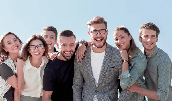 Porträtt av en grupp framgångsrika ungdomar — Stockfoto