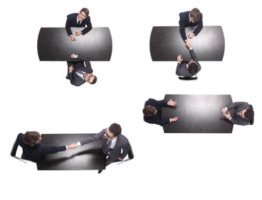 Üst Manzara. Masada oturan iki iş adamı.